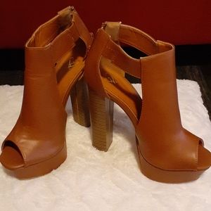 Windsor Tan heels